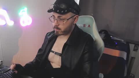 Snapshot of xfabian_love chatting on 10-16-25, 11:33 F A B I A N online show from 10-16-25, 11:33