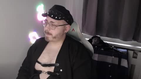 Snapshot of xfabian_love chatting on 10-25-25, 07:05 F A B I A N online show from 10-25-25, 07:05