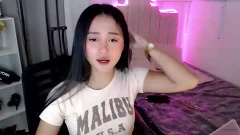 xhena online show from 10-20-25, 10:49