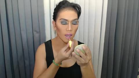 GWEN THOMPSON .......   online show from 12-21-24, 04:19