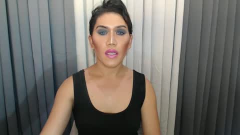 GWEN THOMPSON .......   online show from 12-26-24, 02:33