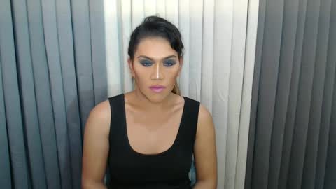 GWEN THOMPSON .......   online show from 01-01-25, 11:16