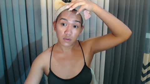 GWEN THOMPSON .......   online show from 01-23-25, 02:28