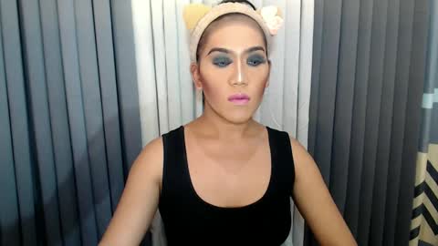 GWEN THOMPSON .......   online show from 02-02-25, 05:59