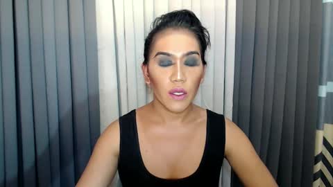 GWEN THOMPSON .......   online show from 02-03-25, 12:15