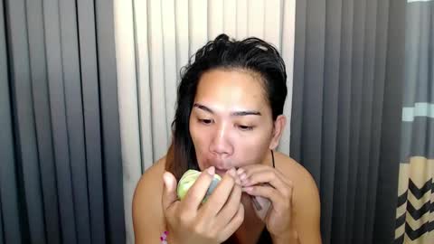 GWEN THOMPSON .......   online show from 02-08-25, 03:41