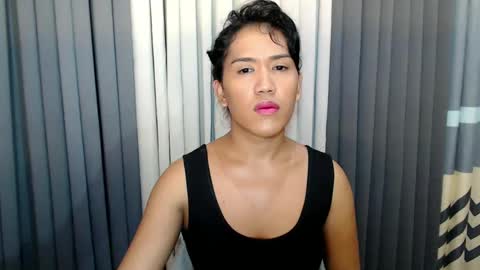 GWEN THOMPSON .......   online show from 02-12-25, 11:40