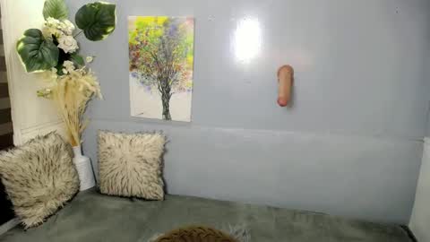 GWEN THOMPSON .......   online show from 03-09-25, 12:00