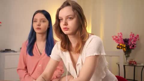 Luna and Lina online show from 11-10-25, 04:11