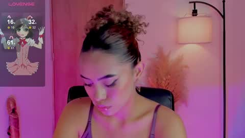 Snapshot of ximena_sotto1 chatting on 12-19-24, 10:32 camila online show from 12-19-24, 10:32