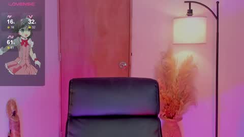 Snapshot of ximena_sotto1 chatting on 12-28-24, 10:23 camila online show from 12-28-24, 10:23