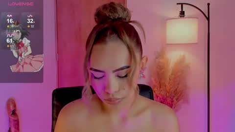 Snapshot of ximena_sotto1 chatting on 12-29-24, 04:27 camila online show from 12-29-24, 04:27