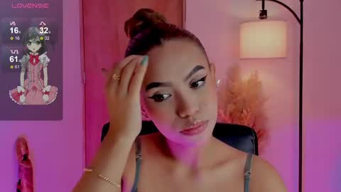 Snapshot of ximena_sotto1 chatting on 01-10-25, 01:32 camila online show from 01-10-25, 01:32