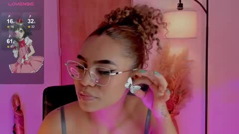 Snapshot of ximena_sotto1 chatting on 01-16-25, 01:58 camila online show from 01-16-25, 01:58