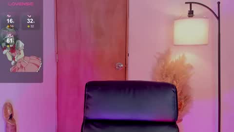 Snapshot of ximena_sotto1 chatting on 01-26-25, 08:56 camila online show from 01-26-25, 08:56