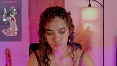 Snapshot of ximena_sotto1 chatting on 02-11-25, 07:59 camila online show from 02-11-25, 07:59