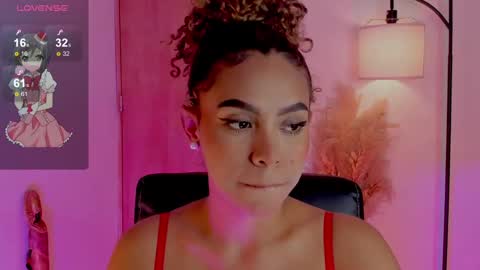 Snapshot of ximena_sotto1 chatting on 03-03-25, 12:59 camila online show from 03-03-25, 12:59