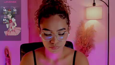 Snapshot of ximena_sotto1 chatting on 03-06-25, 10:15 camila online show from 03-06-25, 10:15