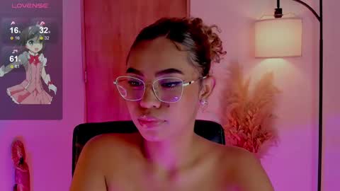 Snapshot of ximena_sotto1 chatting on 03-09-25, 03:22 camila online show from 03-09-25, 03:22