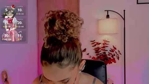 Snapshot of ximena_sotto1 chatting on 09-23-25, 07:06 camila online show from 09-23-25, 07:06