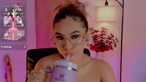 Snapshot of ximena_sotto1 chatting on 09-24-25, 08:45 camila online show from 09-24-25, 08:45