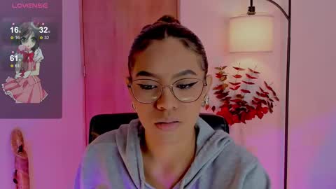 Snapshot of ximena_sotto1 chatting on 10-12-25, 06:07 camila online show from 10-12-25, 06:07