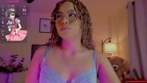 Snapshot of ximena_sotto1 chatting on 10-31-25, 09:27 camila online show from 10-31-25, 09:27