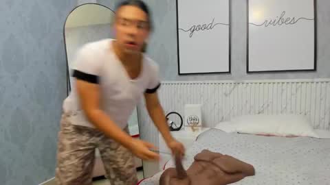 Yoy  online show from 09-11-25, 10:04