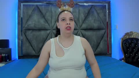 Snapshot of ximenarusso chatting on 12-15-24, 06:51 online show from 12-15-24, 06:51