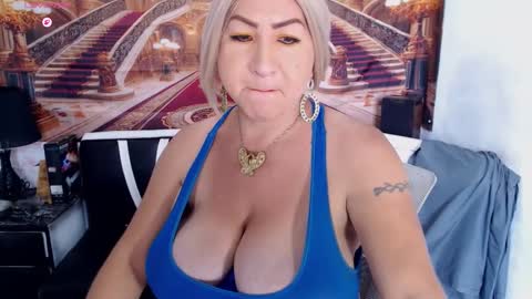 XIOMY   give LIKE on my page online show from 09-17-25, 02:52