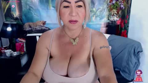 Snapshot of xiomystone chatting on 11-18-25, 12:20 XIOMY give LIKE on my page online show from 11-18-25, 12:20