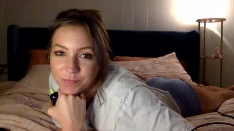 xLacyy online show from 11-20-25, 04:12