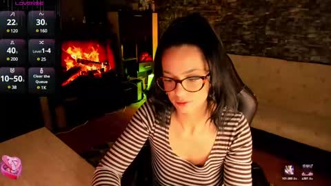 Snapshot of xlaracroftx chatting on 03-12-25, 08:31 Lara online show from 03-12-25, 08:31