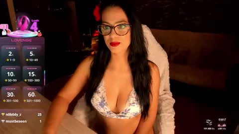 Snapshot of xlaracroftx chatting on 09-22-25, 09:06 Lara online show from 09-22-25, 09:06