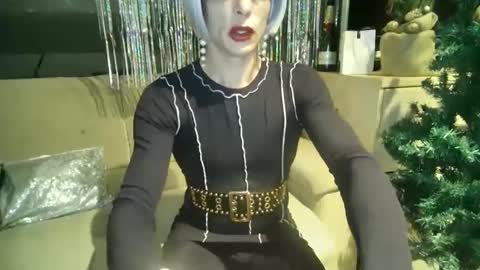 Wendy online show from 12-31-24, 04:04