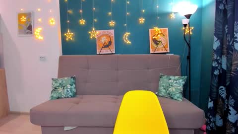 Chloe online show from 01-18-25, 08:20