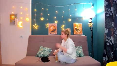 Chloe online show from 02-25-25, 02:33