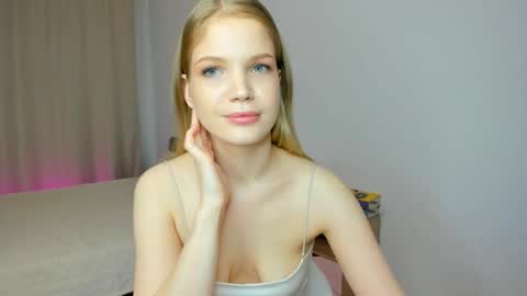 Chloe online show from 04-21-26, 09:59