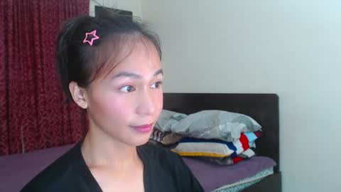 Snapshot of xlovely_destinyx chatting on 12-12-24, 06:53 Alice online show from 12-12-24, 06:53