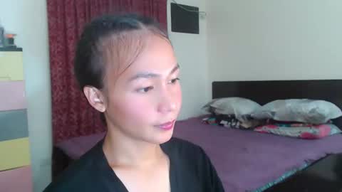 Snapshot of xlovely_destinyx chatting on 01-08-25, 04:00 Alice online show from 01-08-25, 04:00