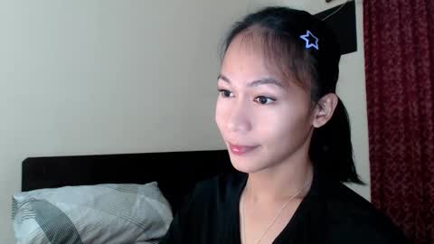 Snapshot of xlovely_destinyx chatting on 12-01-25, 01:27 Alice online show from 12-01-25, 01:27