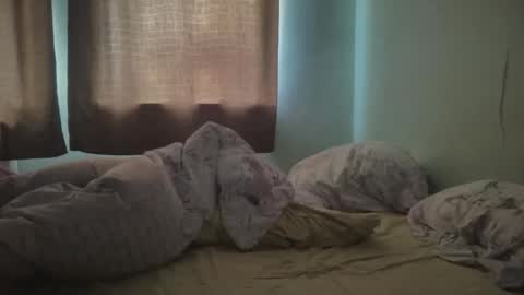 Snapshot of xlunasexyx chatting on 09-16-25, 04:46 Luna online show from 09-16-25, 04:46