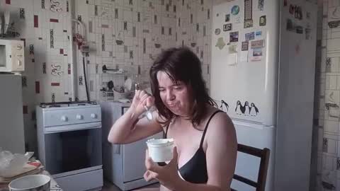 Snapshot of xlunasexyx chatting on 09-22-25, 04:47 Luna online show from 09-22-25, 04:47