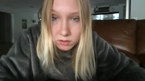 xmckennalynn online show from 11-17-25, 06:24