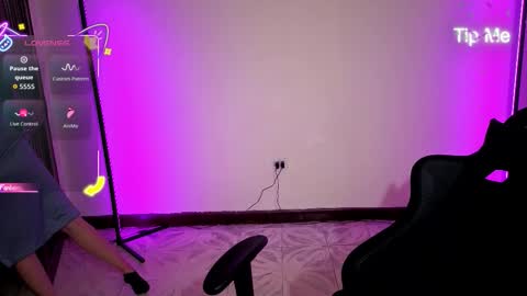 Snapshot of xmialozanoxx chatting on 10-05-25, 09:18 MiaLozano online show from 10-05-25, 09:18