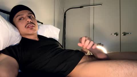 Snapshot of xmomentumx chatting on 12-01-24, 05:13 xmomentumx online show from 12-01-24, 05:13