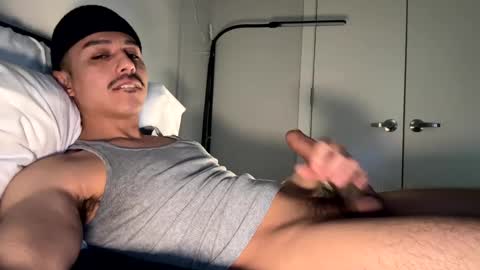 Snapshot of xmomentumx chatting on 12-21-24, 02:47 xmomentumx online show from 12-21-24, 02:47