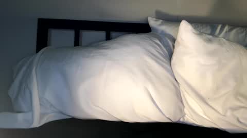 Snapshot of xmomentumx chatting on 01-11-25, 09:04 xmomentumx online show from 01-11-25, 09:04