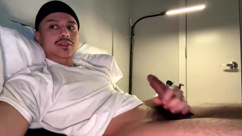 Snapshot of xmomentumx chatting on 02-24-25, 05:20 xmomentumx online show from 02-24-25, 05:20