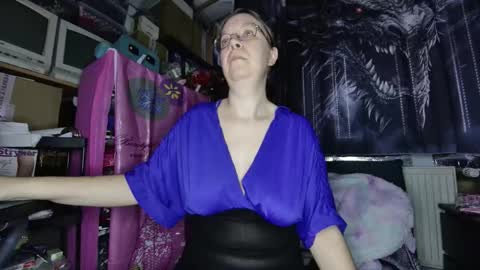 xnicetitsx online show from 12-16-25, 08:41